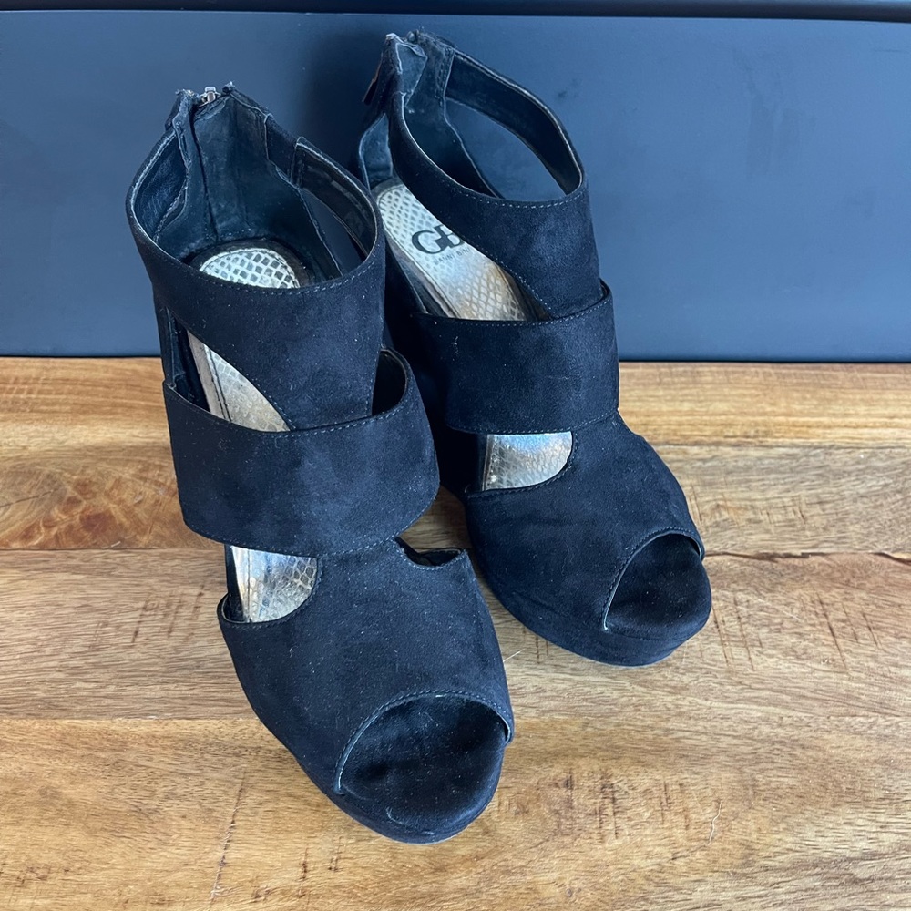 Gianna Bini black suede platform heel